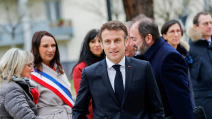 Macron annonce la gratuit&eacute; du pr&eacute;servatif pour les 18-25 ans en pharmacie en 2023 