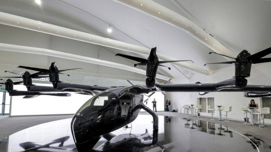 Les taxis volants pr&ecirc;ts &agrave; d&eacute;coller au Salon a&eacute;ronautique de Duba&iuml;