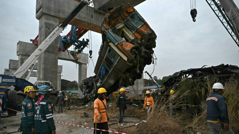 Tha&iuml;lande: 32 morts apr&egrave;s l'effondrement d'une grue sur un train