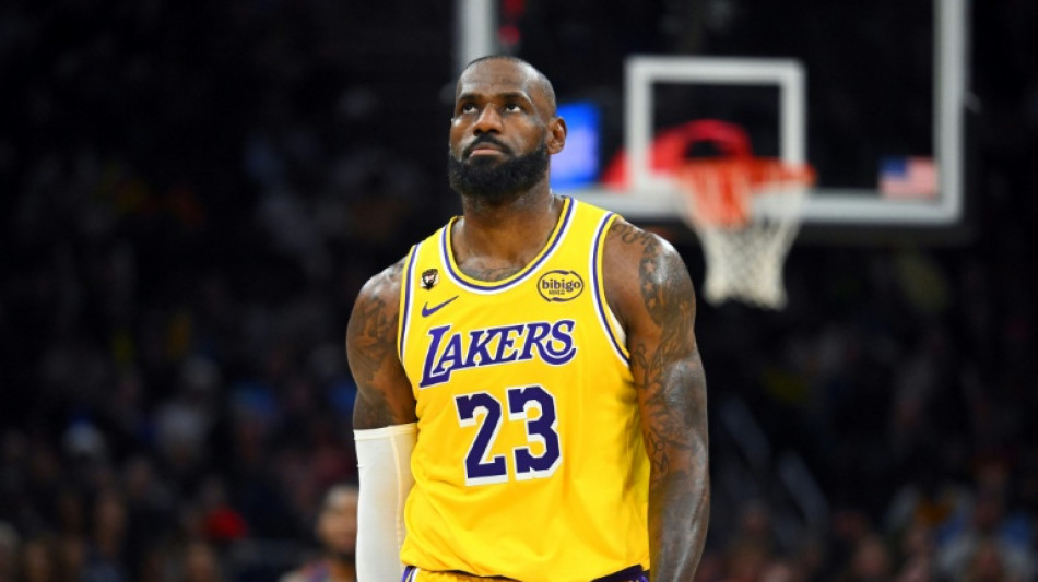 L&aacute;grimas de LeBron acendem especula&ccedil;&otilde;es sobre despedida das quadras