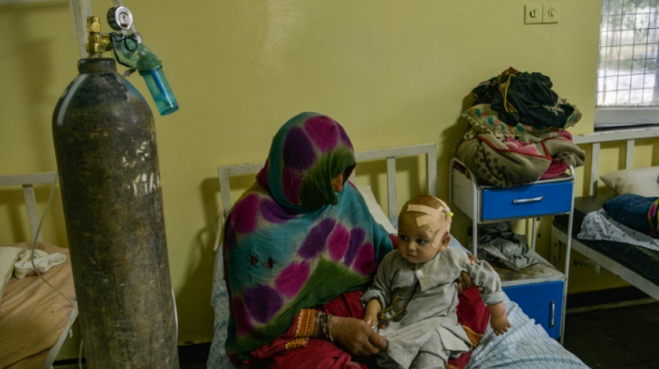 S&eacute;isme en Afghanistan: les larmes de douleur des bless&eacute;s qui ont perdu les leurs