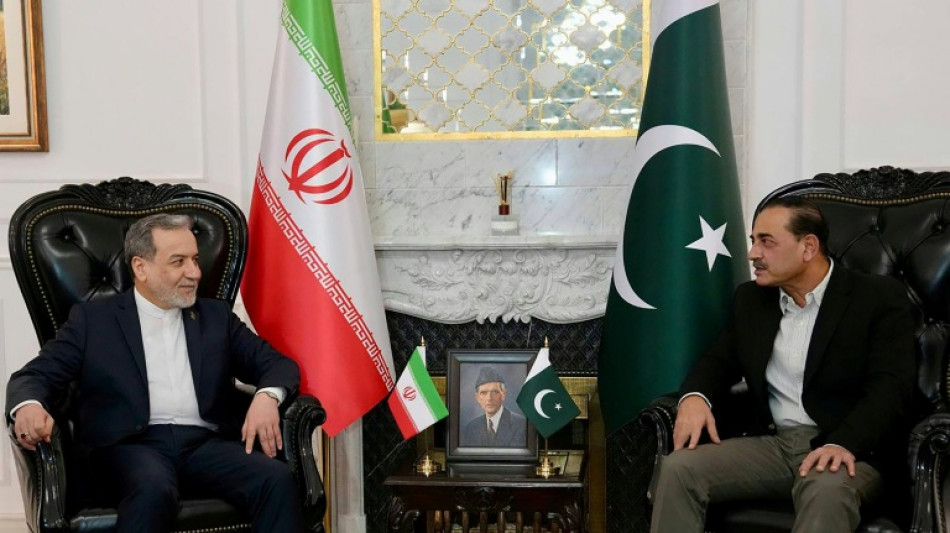 El negociador iran&iacute; concluye su visita a Islamabad, donde se espera la llegada de emisarios de EEUU