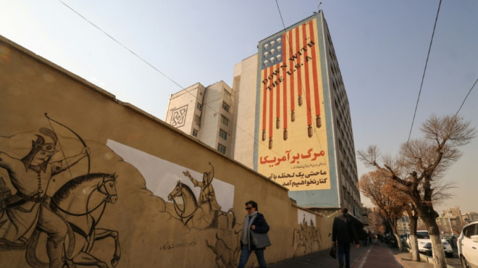 Estallan enfrentamientos entre manifestantes y polic&iacute;as en el bazar de Teher&aacute;n