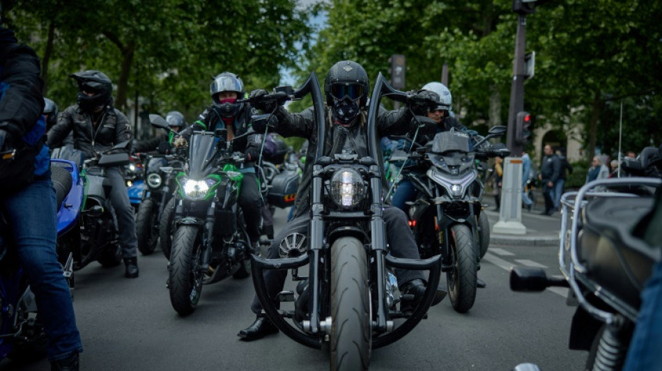 Des centaines de manifestants contre les zones &agrave; faibles &eacute;missions, jug&eacute;es excluantes