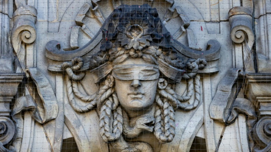 Junger Impfgegner soll im Wahn Mutter get&ouml;tet haben - Prozess in Hof