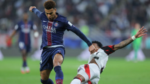 Ligue 1: un PSG tenu d'acc&eacute;l&eacute;rer et un PFC au point mort &eacute;trennent leur derby