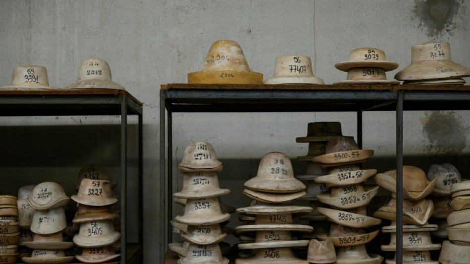 A pas feutr&eacute;s, l'industrie du chapeau rena&icirc;t dans son ancien fief de l'Aude