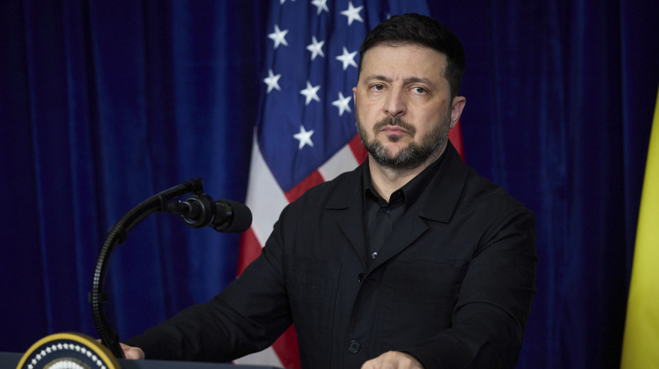 Zelensky, 'crediamo nella pace e combattiamo per lei'