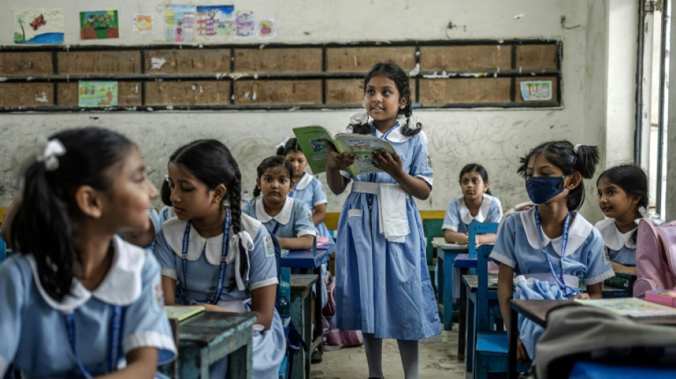 Aulas s&atilde;o retomadas em Bangladesh ap&oacute;s semanas de manifesta&ccedil;&otilde;es