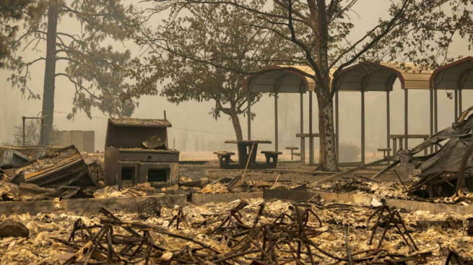 Malgr&eacute; une accalmie, le plus grand incendie de l'ann&eacute;e en Californie toujours mena&ccedil;ant