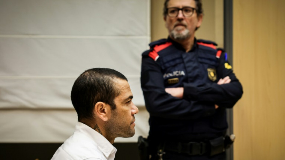 Daniel Alves, condenado por estupro, solicita liberdade provis&oacute;ria