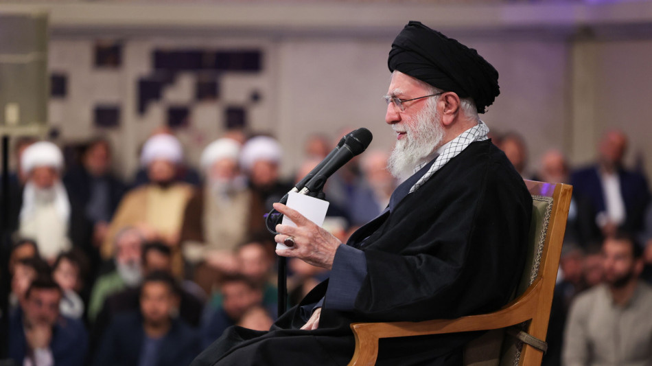 Khamenei, 'Trump ha mani sporche di sangue degli iraniani'