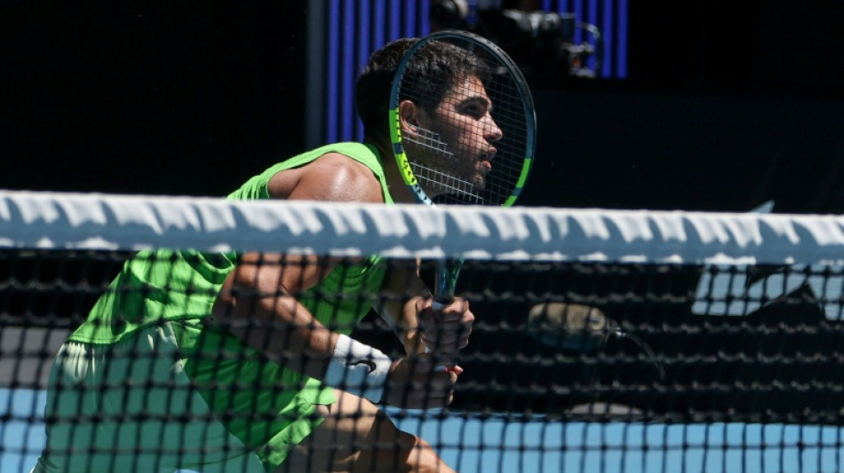 Alcaraz comemora sua 100&ordf; partida em Grand Slams com vit&oacute;ria tranquila na Austr&aacute;lia