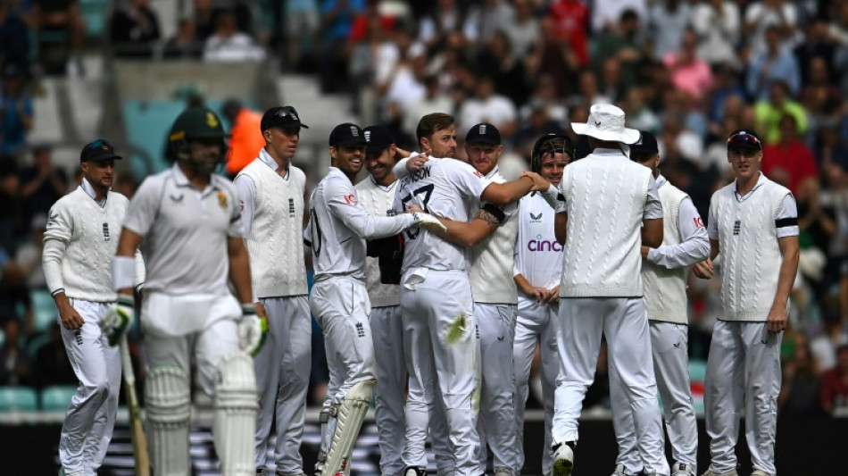 England's Robinson sparks South Africa collapse in third Test
