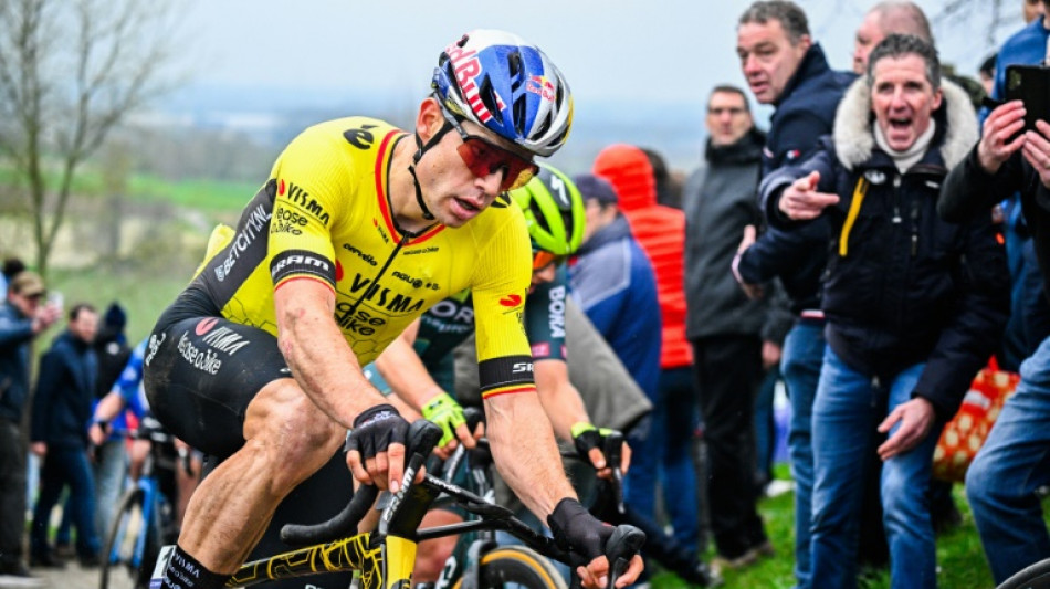 Van Aert breaks collarbone, ribs in Flanders fall