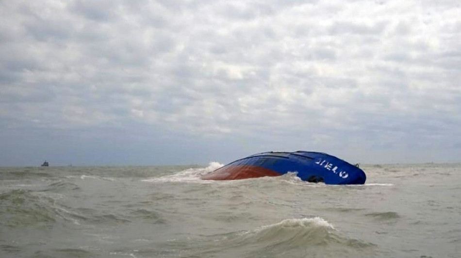 T&uacute;nez asegura que el petrolero naufragado frente a sus costas no tiene ninguna fuga