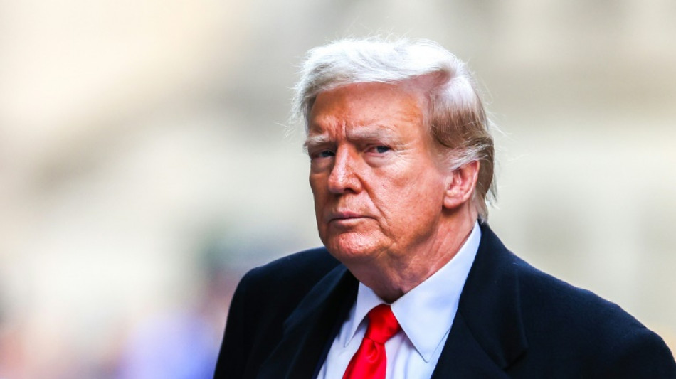 Trump ataca al juez que extendi&oacute; la orden de silencio en el juicio en Nueva York