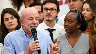 Lula, o presidente anal&oacute;gico, se rende ao v&iacute;deo selfie para atrair eleitores