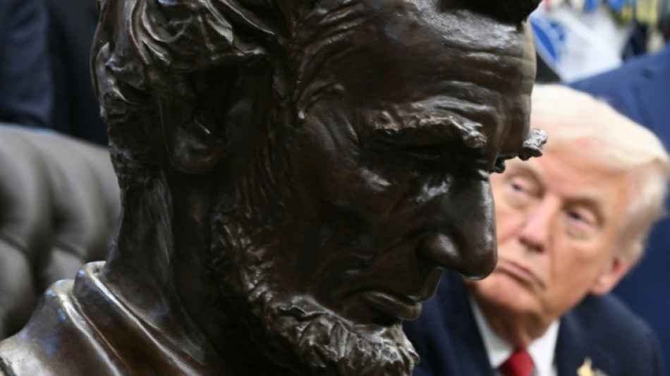 La remodelaci&oacute;n de la Casa Blanca de Trump contin&uacute;a con el Ba&ntilde;o Lincoln
