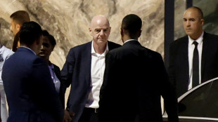 Infantino bajo presi&oacute;n de la UEFA y la Conmebol